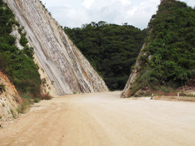 The section between Ventanilla and the Colotepec River
is almost finished.