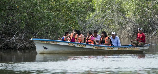 Ventanilla, Photo: Ernesto J. Torres