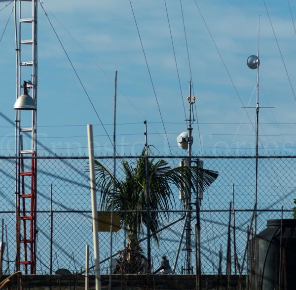 Microwave transmitters<br />Photo: Ernesto J. Torres