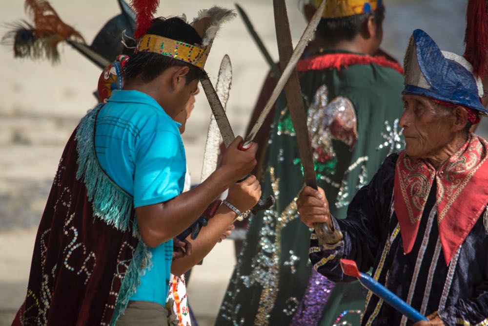 Danzantes con machetes, San Pedro Amuzgos