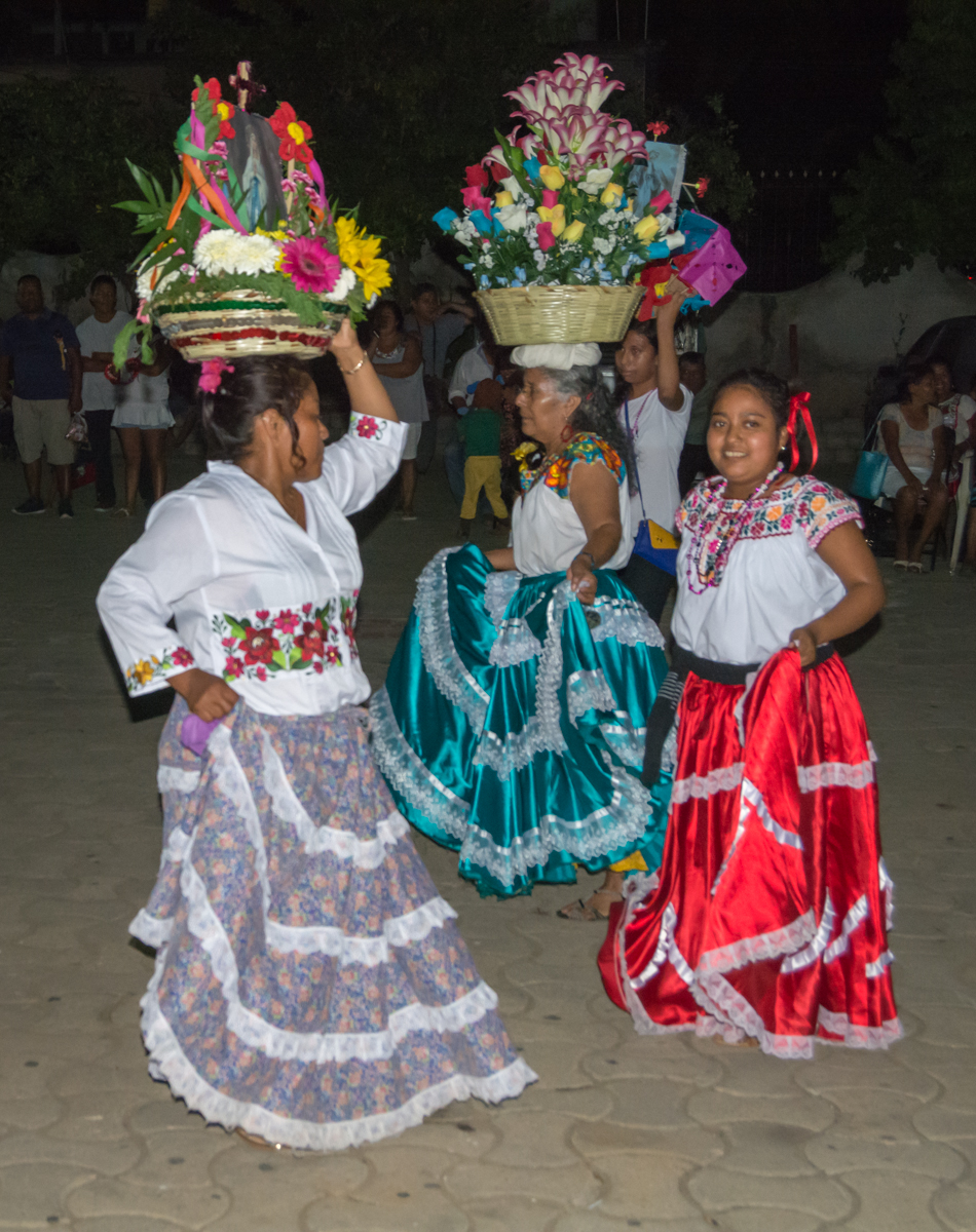 Canasteras, Lázaro Cárdenas.<br />Photo: Ernesto J. Torres, Casa 12.
