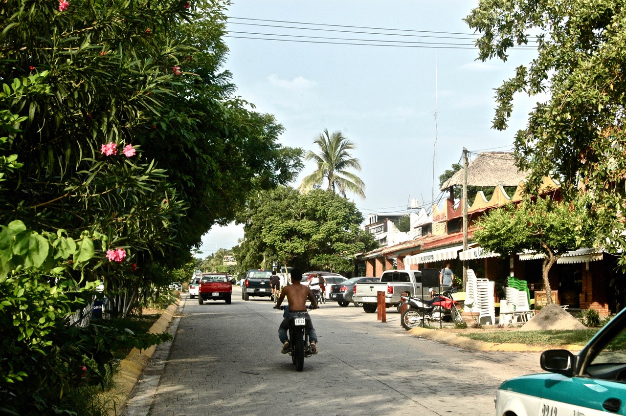 Bulevar Benito Juárez, Rinconada<br />Photo: Barbara Joan Schaffer
