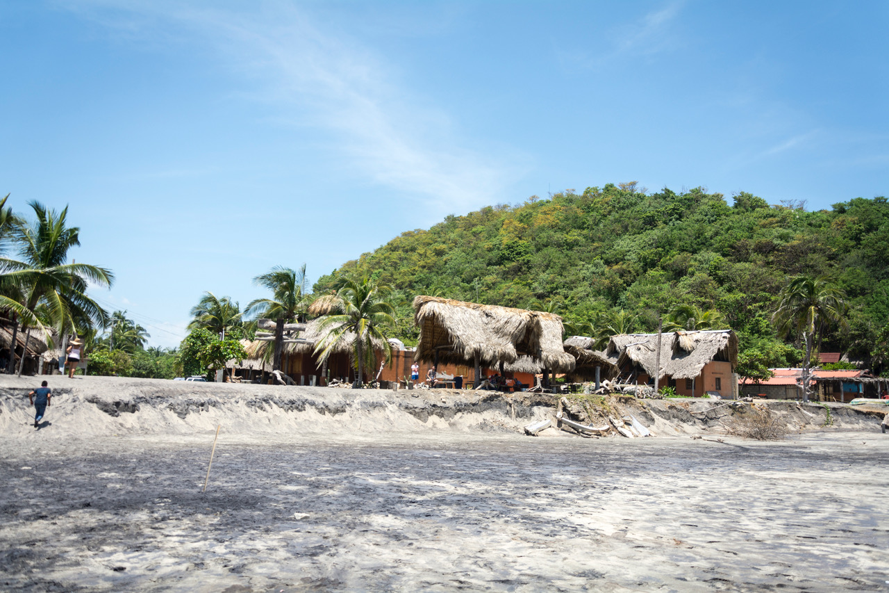 Beach front cabins<br />Photo: Ernesto J. Torres