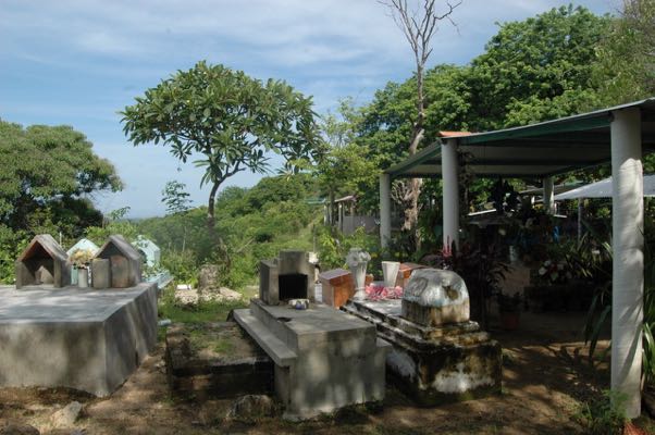 Cemetery, El Sueño Profundo, Bajos de Chila. Photo: Barbara Joan Schaffer