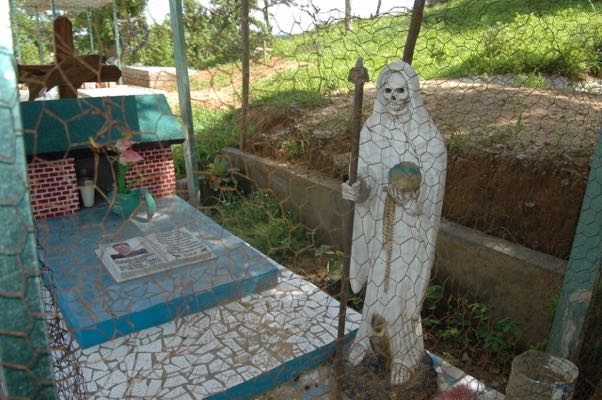 Las Lomas Cemetery. Photo: Barbara Joan Schaffer