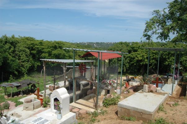Las Lomas Cemetery. Photo: Barbara Joan Schaffer