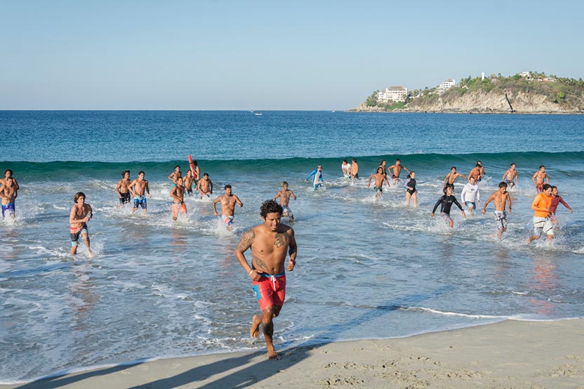 Surf Classes in Puerto Escondido. Photo: Ernesto J. Torres