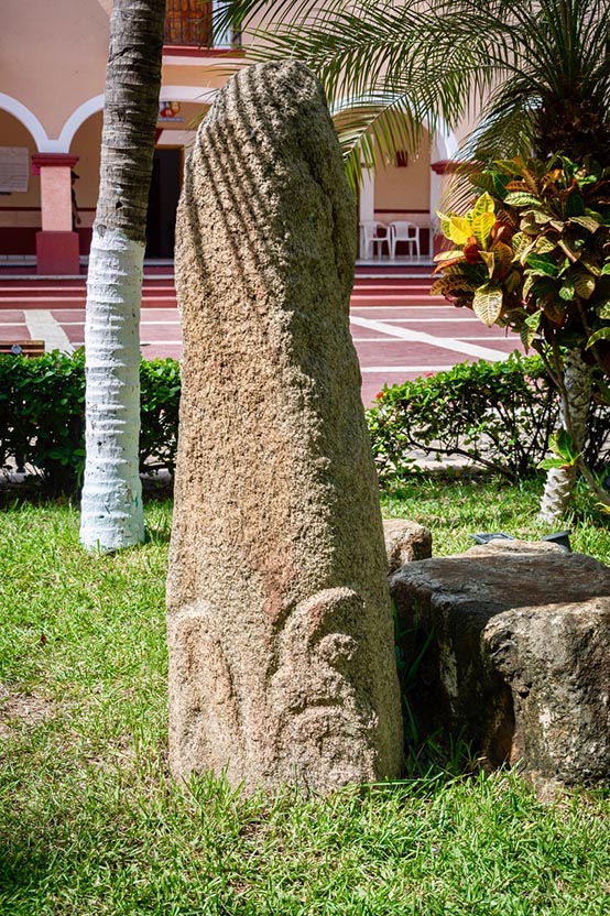 Two pre-Hispanic
stones were discovered in a village near the municipal capital and installed
in the municipal park. Photo: Ernesto J. Torres