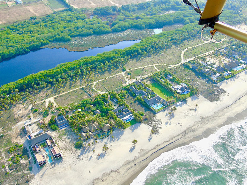 Los Naranjos is an exclusive community close to Puerto Escondido favored by Mexicans and foreigners. A
house here is listed at 21,000 pesos a night, during the low season, on Airbnb. Photo: Barbara Joan Schaffer