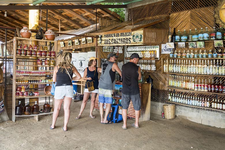 Fábrica de mezcal Los Cántaros, Cta 200, km 148, Barra de Navidad. Photo: Ernesto J. Torres