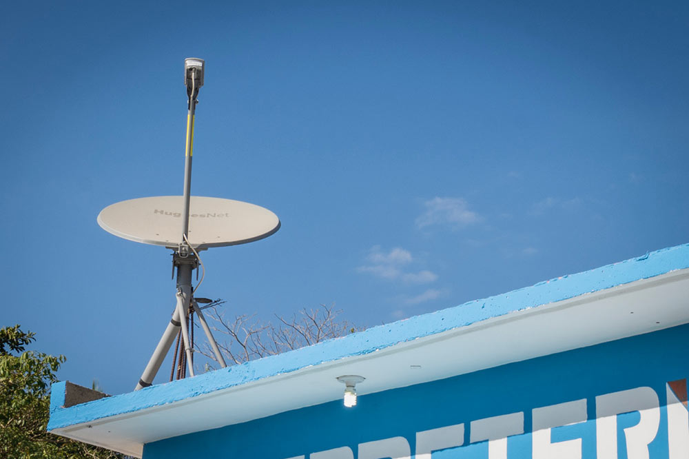 HughesNet dish, Santa Elena, Tonameca.