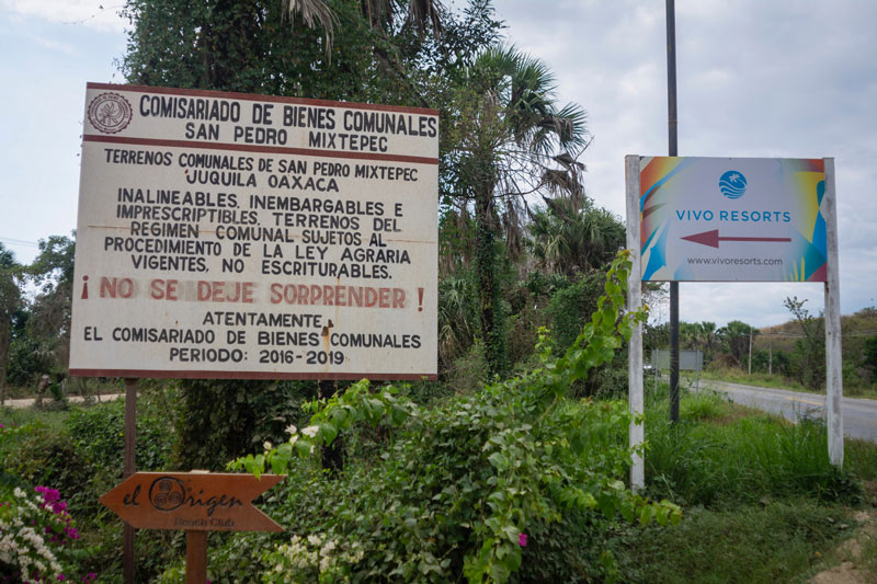 Highway warning at entrance to Palmarito.