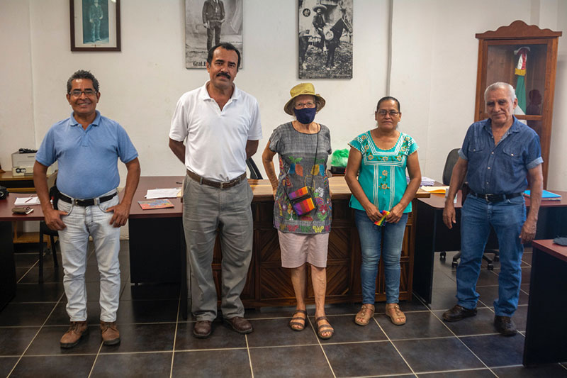 Pedro Antonio Patiño Gutiérrez, President of Comisariado de Bienes Comunales of San Pedro Mixtepec, second from the left, with the commissioners and Barbara Schaffer.