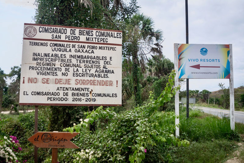 Highway warning to potential buyers of land in Palmarito by the Bienes Comunales of San Pedro Mixtepec. It says the land cannot be legally owned with a title since it is part of the communal land of San Pedro and falls under the jurisdiction of the agrarian law.