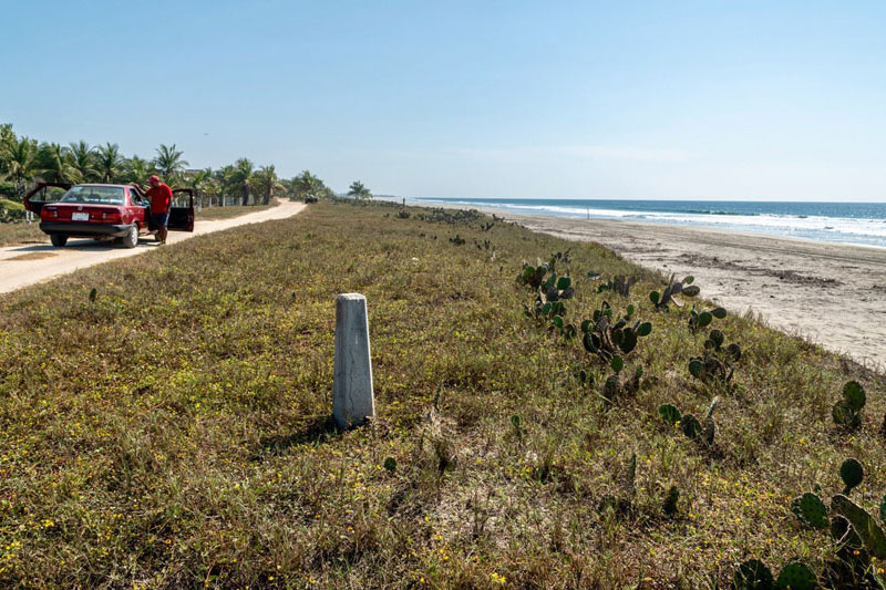 Stone marker indicating the end of the Federal Zone, next to the boulevard.