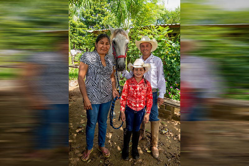 Pancho Santos y familia