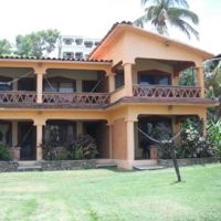 A Tale of Two Hotels: The Santa Fe
and the Arcoiris, where Zicatela’s
tourist industry began