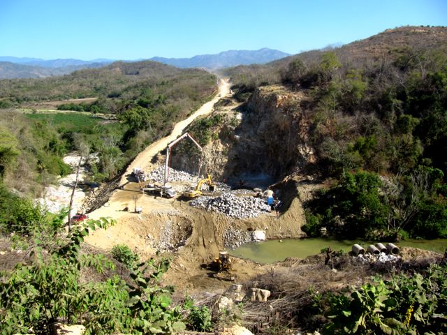 Colotepec, Super Highway Jan. 13. Photo: Lalo Romero