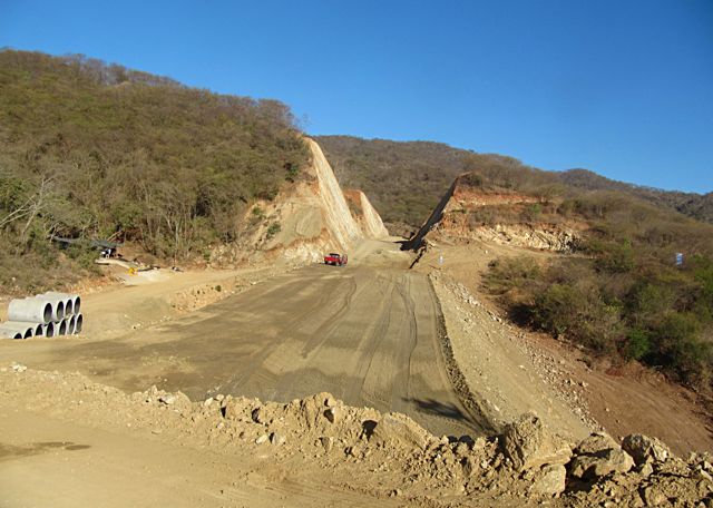 Colotepec, Super Highway Jan. 13. Photo: Lalo Romero